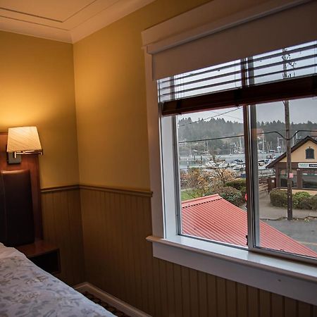 Salt Spring Inn Ganges Exterior photo