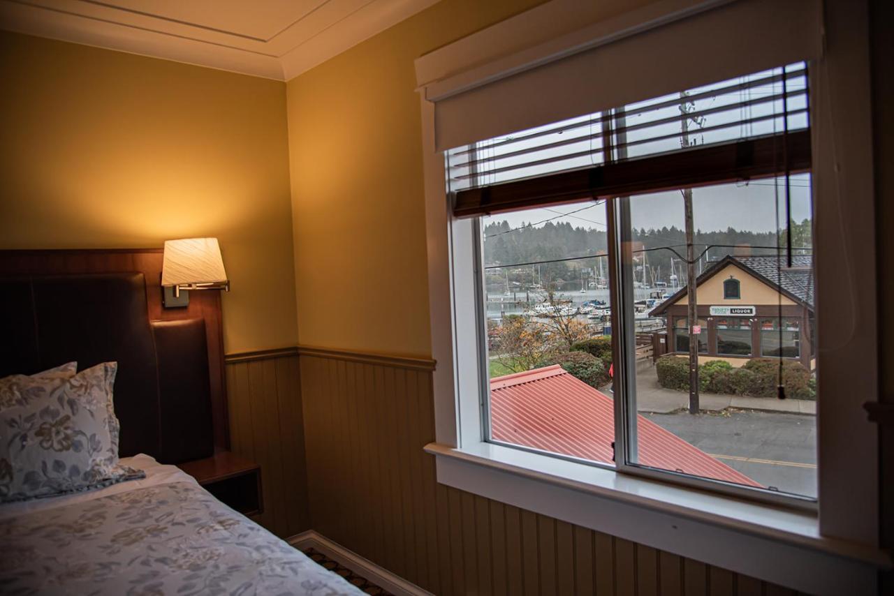Salt Spring Inn Ganges Exterior photo