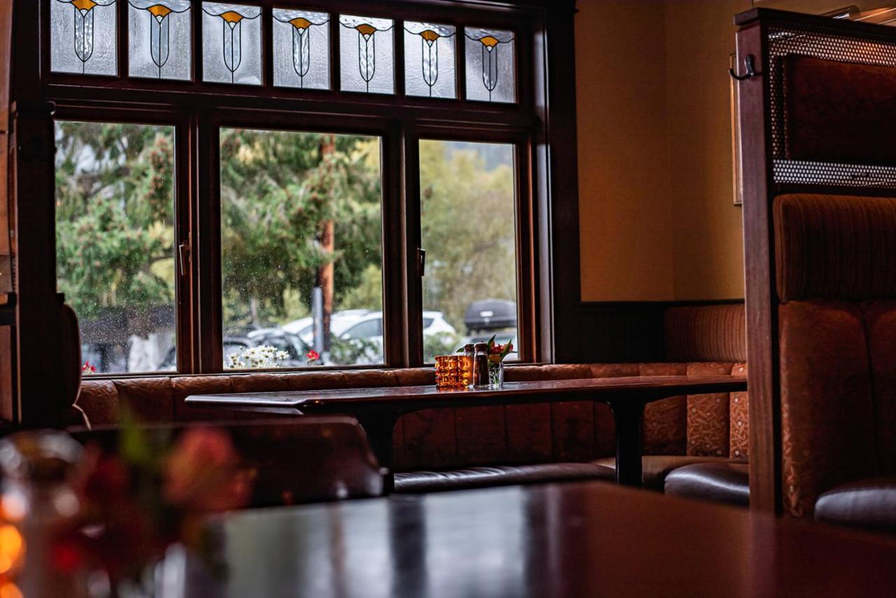Salt Spring Inn Ganges Exterior photo
