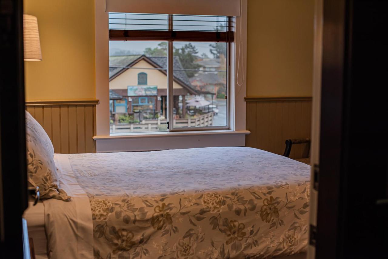 Salt Spring Inn Ganges Exterior photo