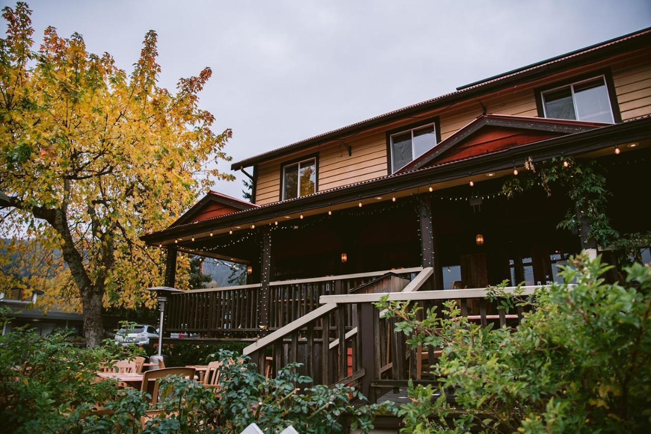 Salt Spring Inn Ganges Exterior photo